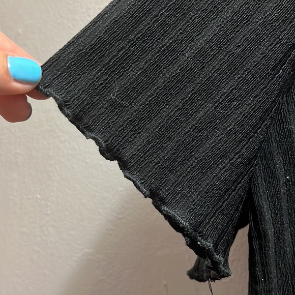 Ribbed lettuce edge black tee size L - Picture 3 of 3